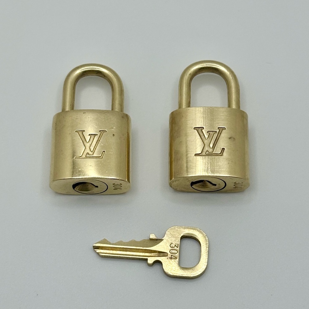 Louis Vuitton Gold 2pcs-Lock and 1-Key #304